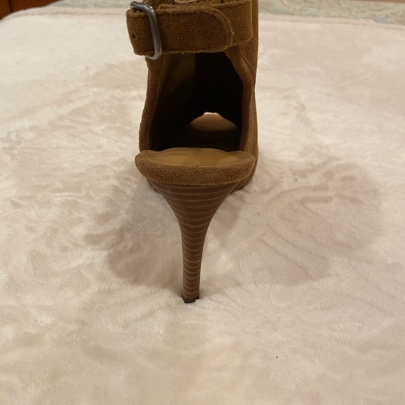 Lucky Brand NWT/NIB Women’s “Sezzah” Suede Booties 8 - Picture 9 of 12